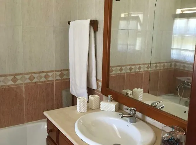 Casa Do Serrador * 비에이라도미노